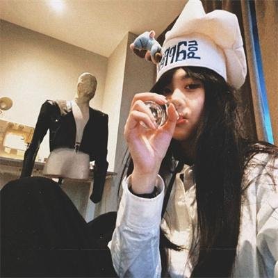 向下扭曲